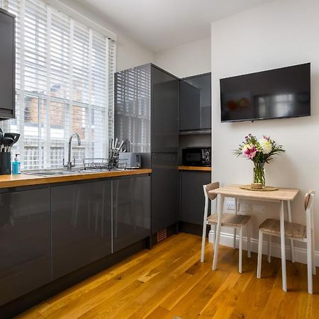 Contemporary Ground Floor Apartment - Town Centre With Parking! Челтнем Екстер'єр фото