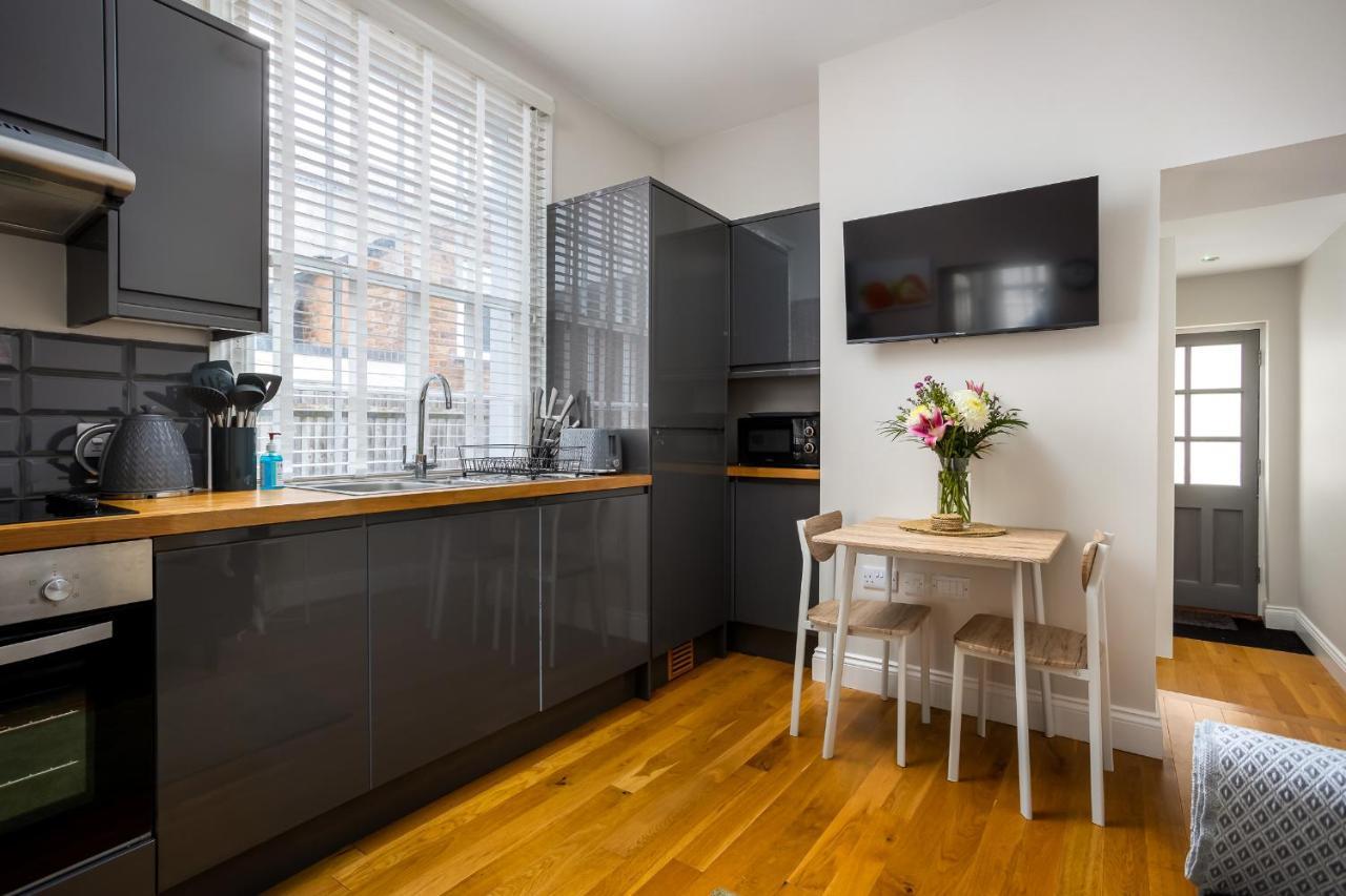 Contemporary Ground Floor Apartment - Town Centre With Parking! Челтнем Екстер'єр фото