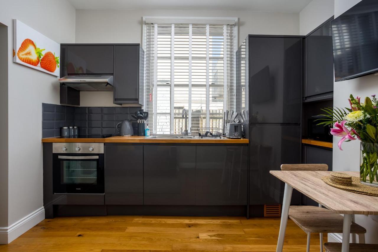 Contemporary Ground Floor Apartment - Town Centre With Parking! Челтнем Екстер'єр фото