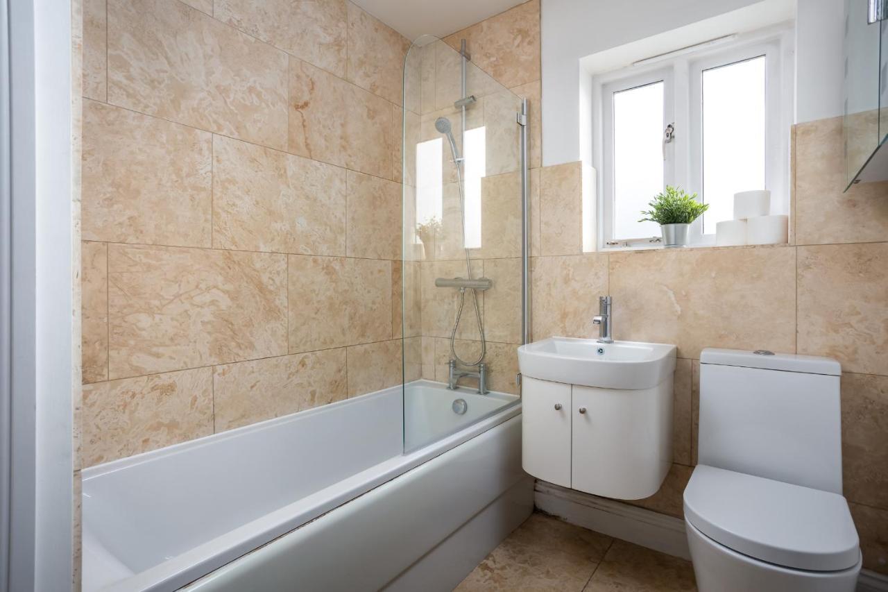 Contemporary Ground Floor Apartment - Town Centre With Parking! Челтнем Екстер'єр фото